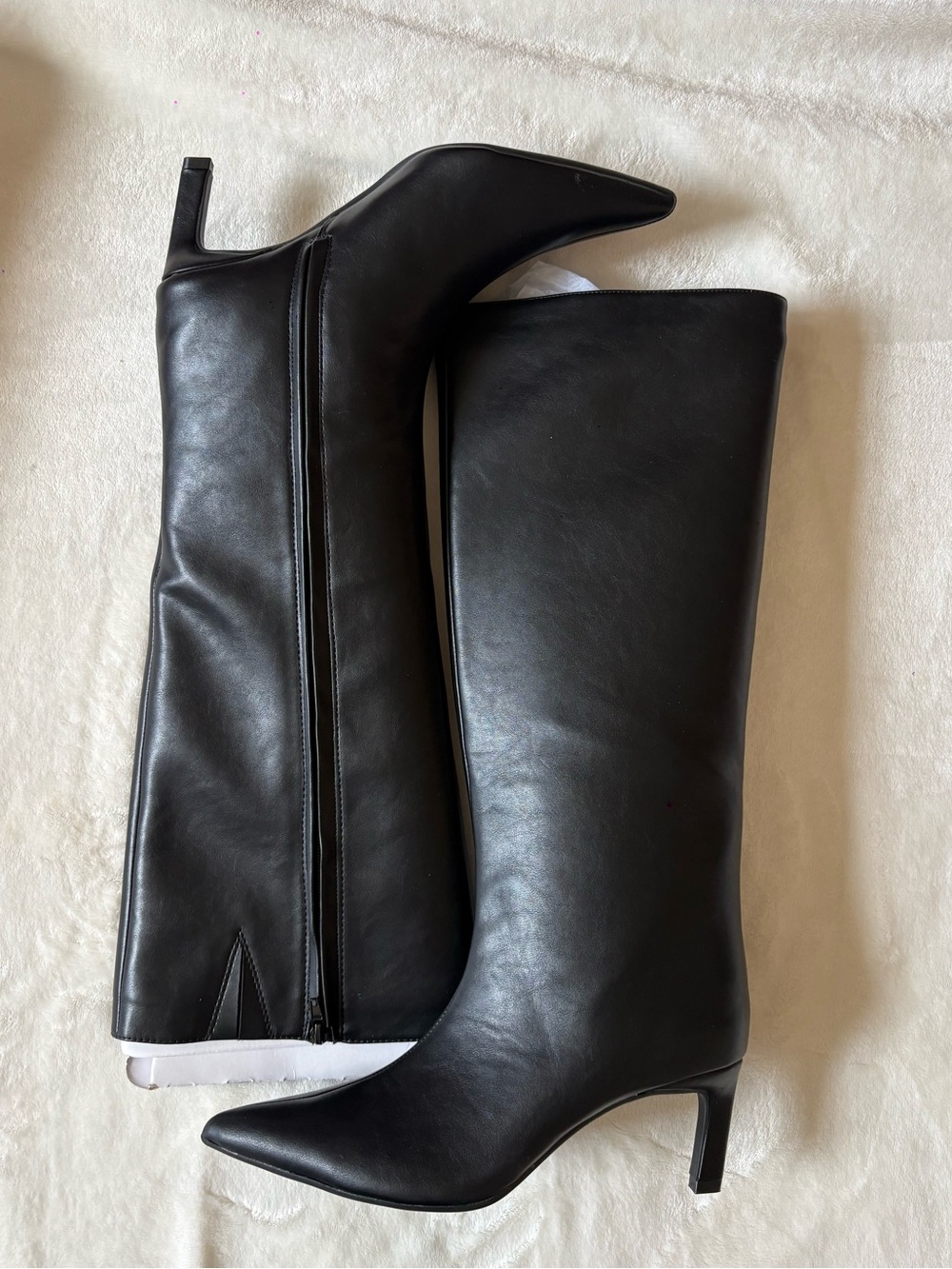 Knee-High Black Pointed-Toe Heeled Boots
